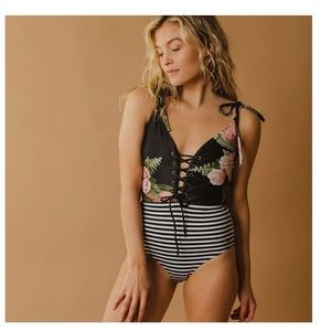 Albion fit Rachel one-piece black and midnight stripe swimsuit size medium